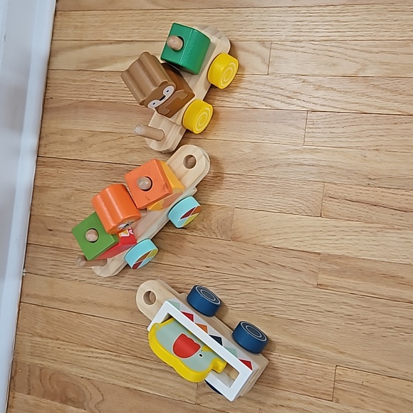 KIDS PREFERRED World of Eric Carle The Very Hungry Caterpillar Wooden Train Set - Picture 6 of 6